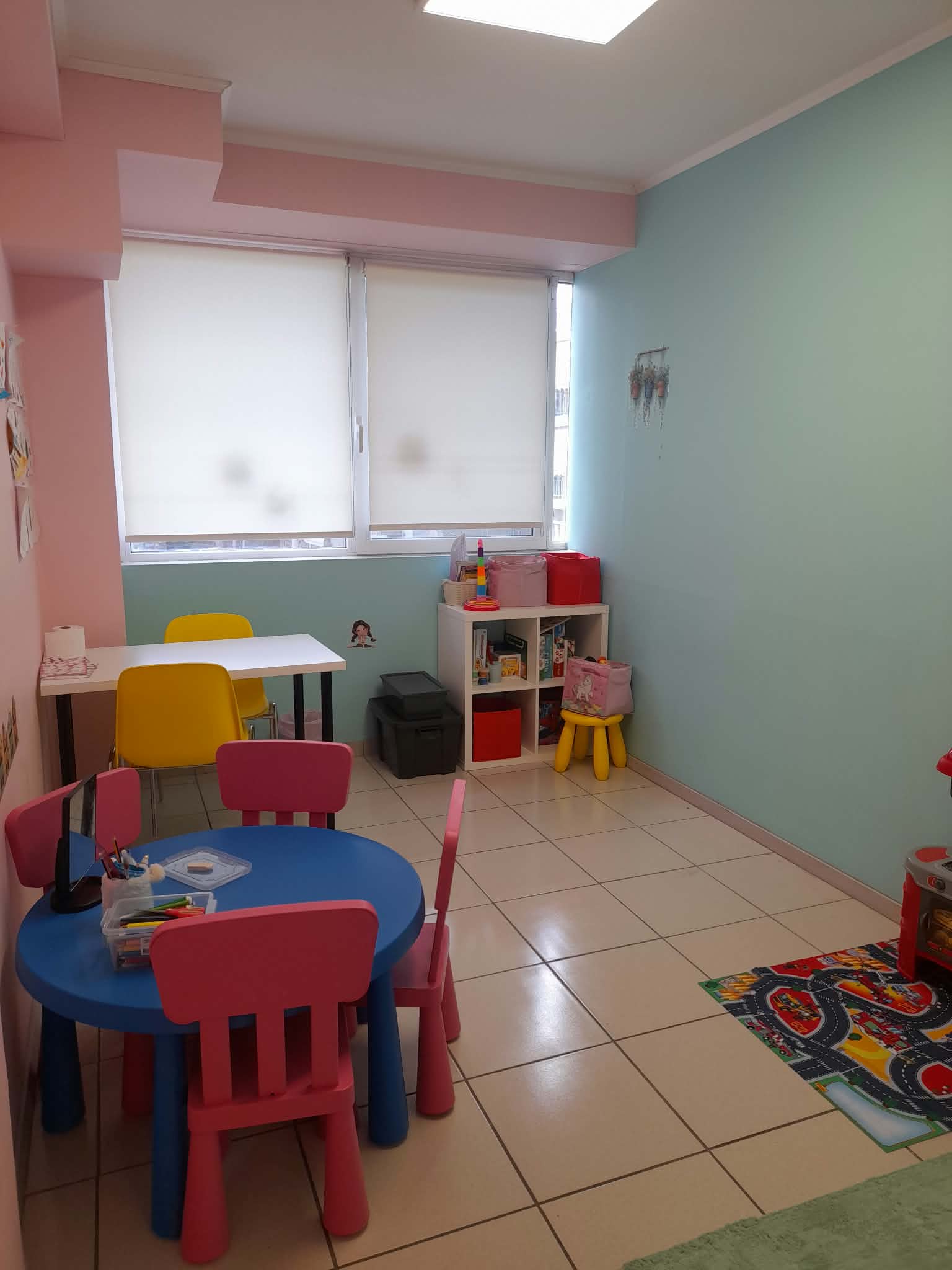 Εκπαιδευτική διακόσμηση τοίχου με αριθμούς και προπαίδεια